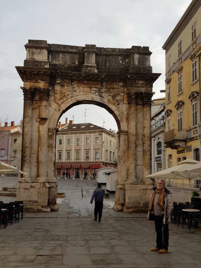 Noemi City Apartments Pula Exterior foto